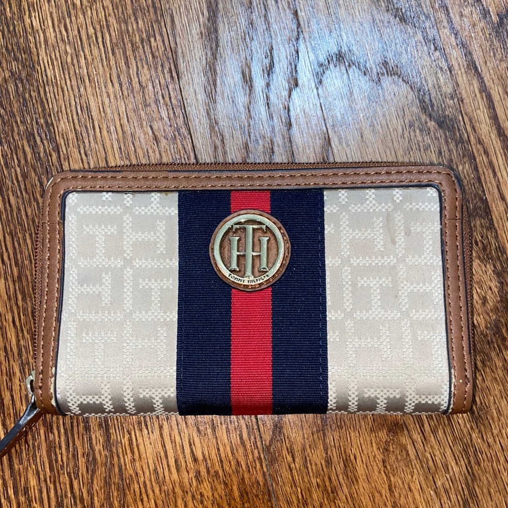 Tommy Hilfiger wallet